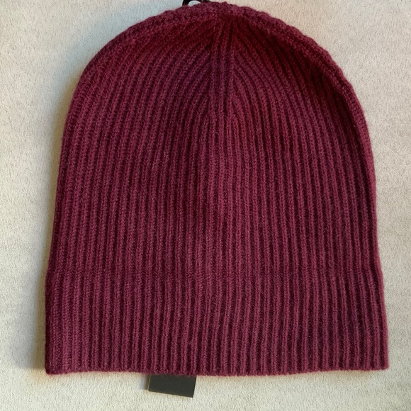 Stewart of Scotland Ribbed 100 % Cashmere Knit Hat Beanie in Burgundy NWT - Picture 3 of 9